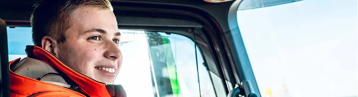 uploads/2022/03/glass-bau_ausbildung-berufskraftfahrer_header