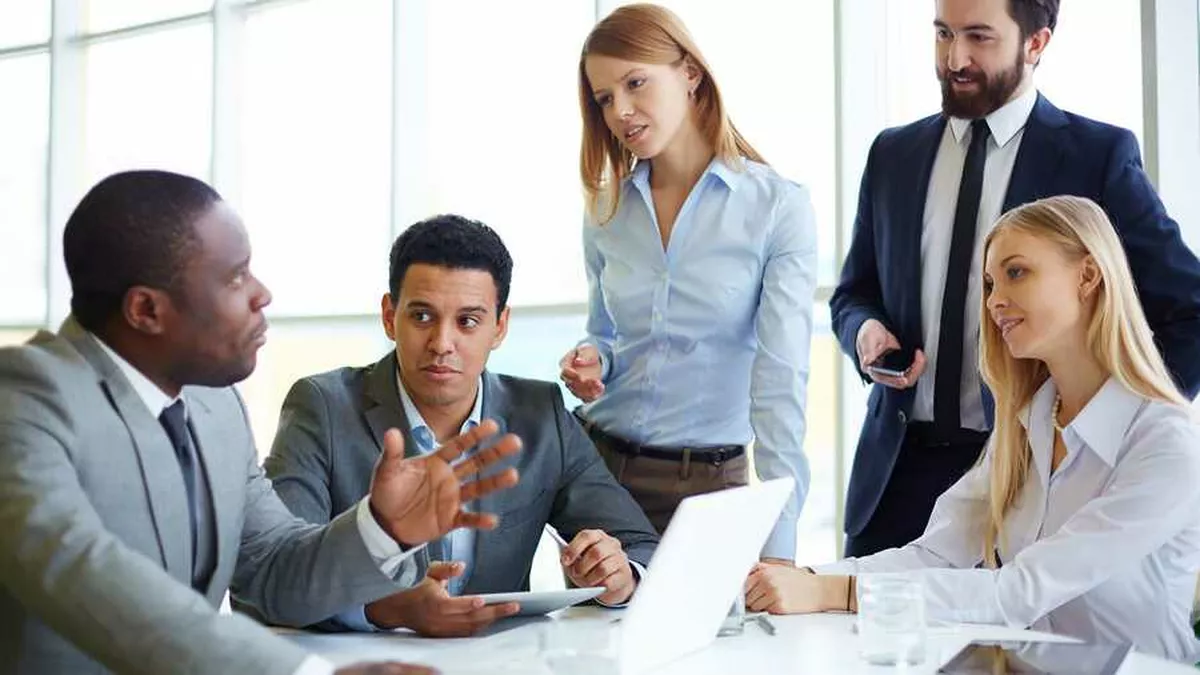 Industriekaufleute bei der Arbeit