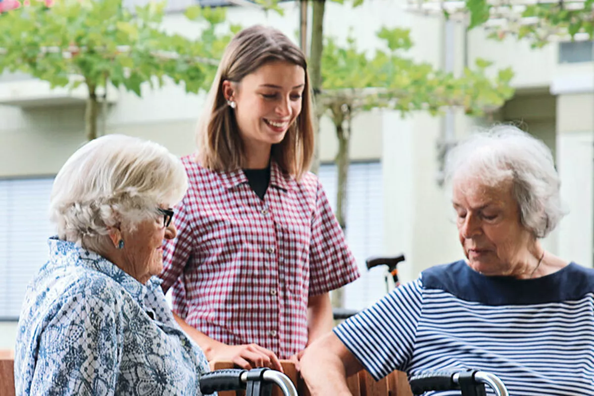 Altenpflegehelfer*in - staatlich anerkannt
