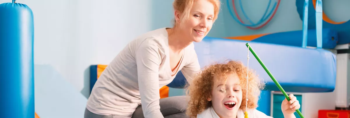 Bild_PT-PT mit Kind in Therapie