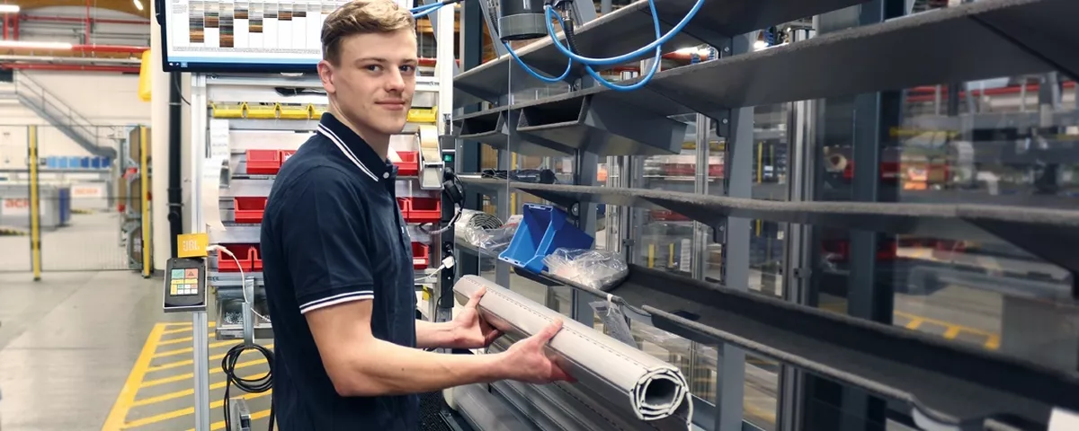 Auszubildender Rollladen- und Sonnenschutzmechatroniker