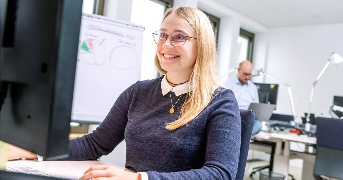 Mitarbeiterin der Q1 Energie AG