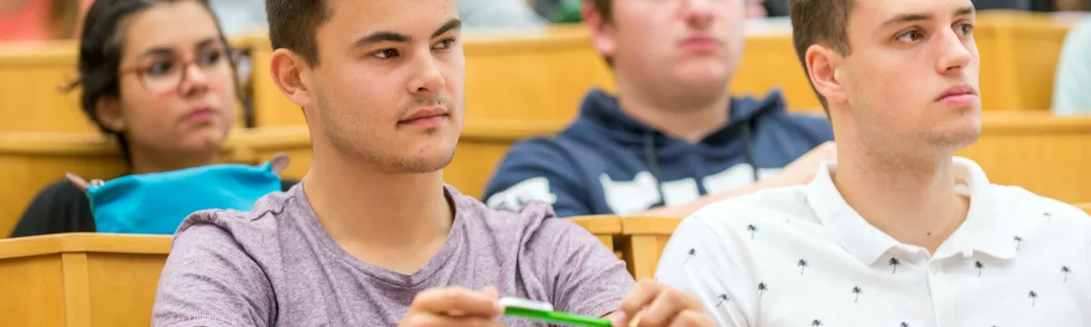 Studierende während der Vorlesung