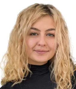Frau Nathalie Ploner
