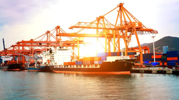 Schifffahrtskaufmann / Schifffahrtskauffrau