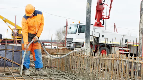 Beton- und Stahlbetonbauer / Beton- und Stahlbetonbauerin