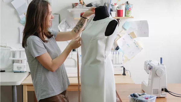 Textil- und Modenäher / Textil- und Modenäherin