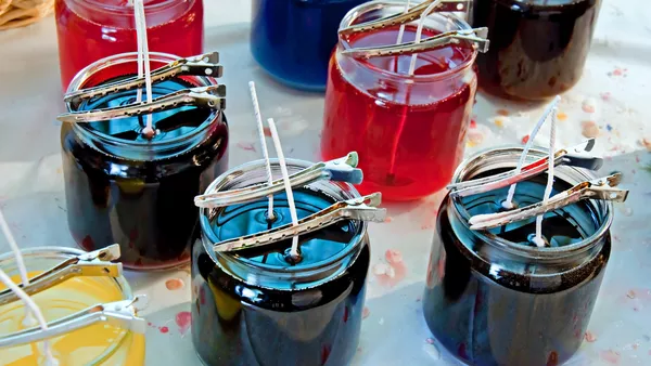 Kerzenhersteller/in und Wachsbildner/in