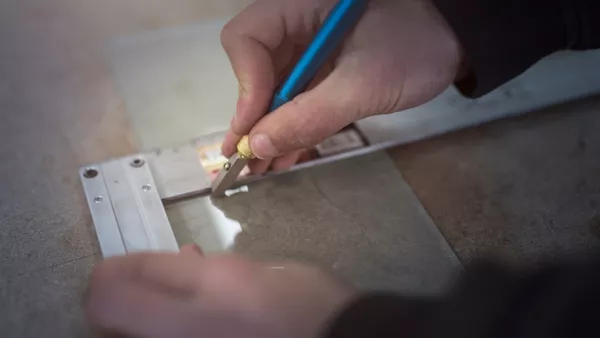 Flachglastechnologe / Flachglastechnologin