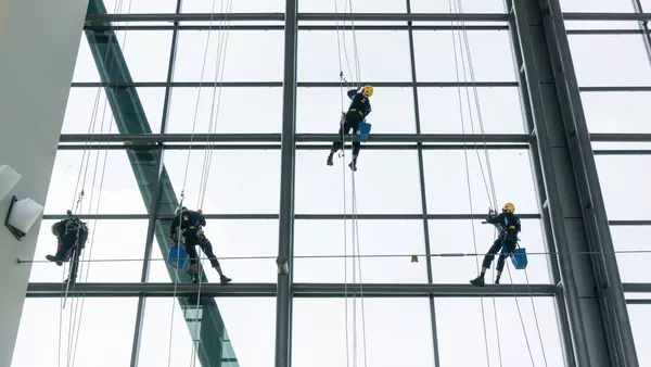 Denkmal-, Fassaden- und Gebäudereiniger