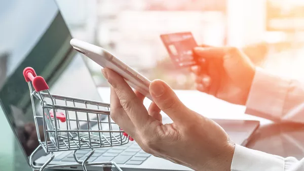 Kauffrau / Kaufmann im E-Commerce