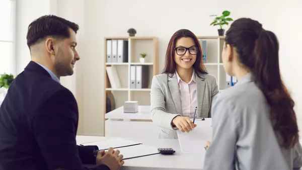 Versicherungskaufmann / Versicherungskauffrau