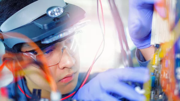 Elektroniker / Elektronikerin für Geräte und Systeme