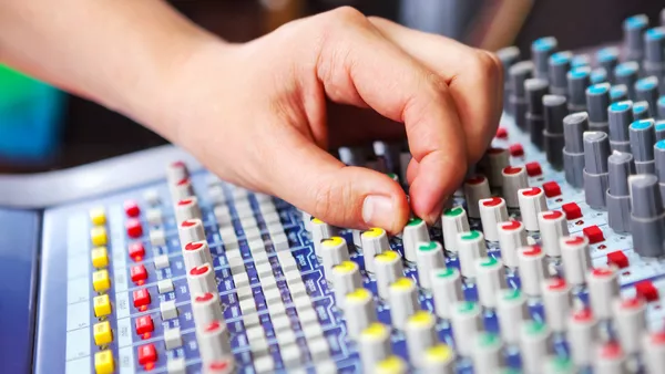 Audioproduzent / Audioproduzentin