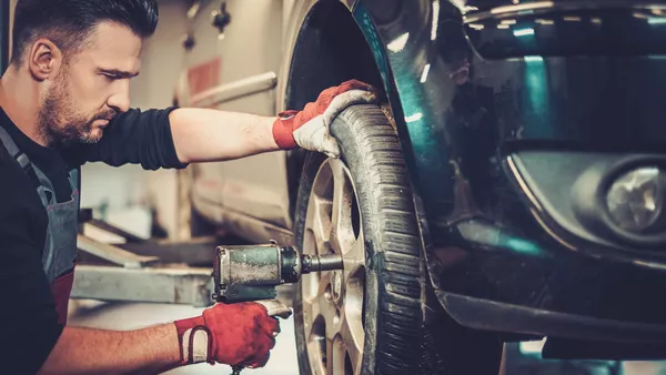 Kfz-Mechatroniker / Kfz-Mechatronikerin