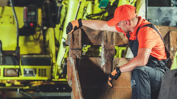 Baumaschinentechniker / Tecnico di macchine costruzione