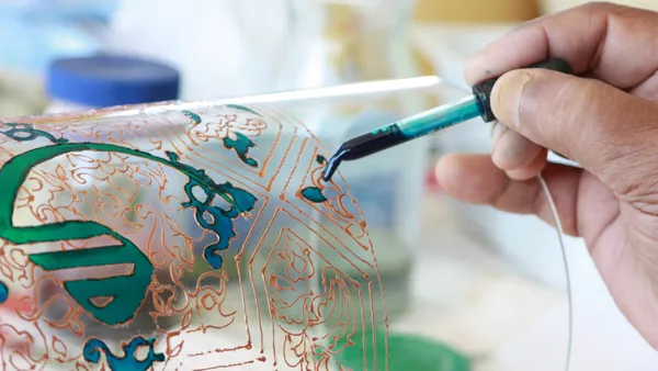 Glasmaler / Pittrice su vetro