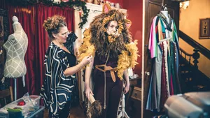 Bühnen- und Kostümbildner / Kostümbildnerin