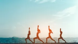 Assistent für Gesundheitstourismus bei der Arbeit