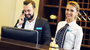 Hotelkaufleute bei der Arbeit.