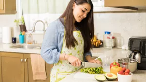 Hauswirtschafterin bei der Arbeit.