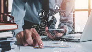 Medienkaufmann Digital und Print bei der Arbeit