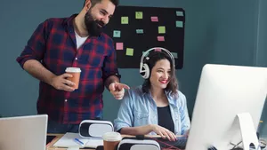 Game Developer bei der Arbeit