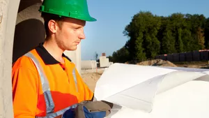 Kanalbauer bei der Arbeit