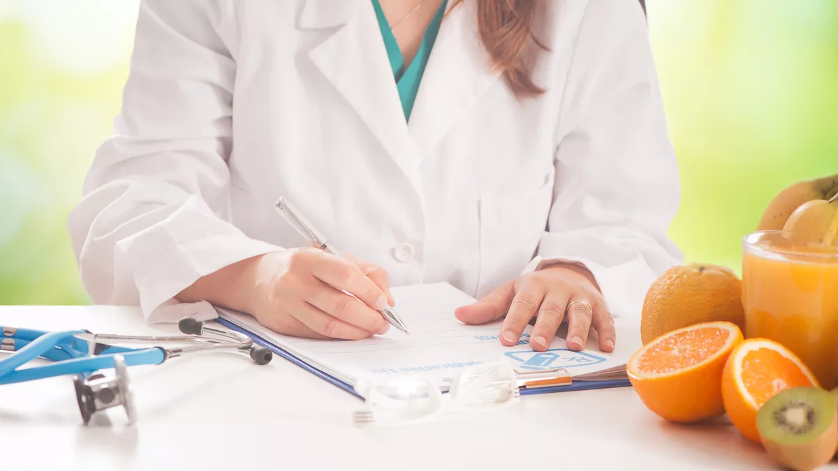 Diätassistent bei der Arbeit