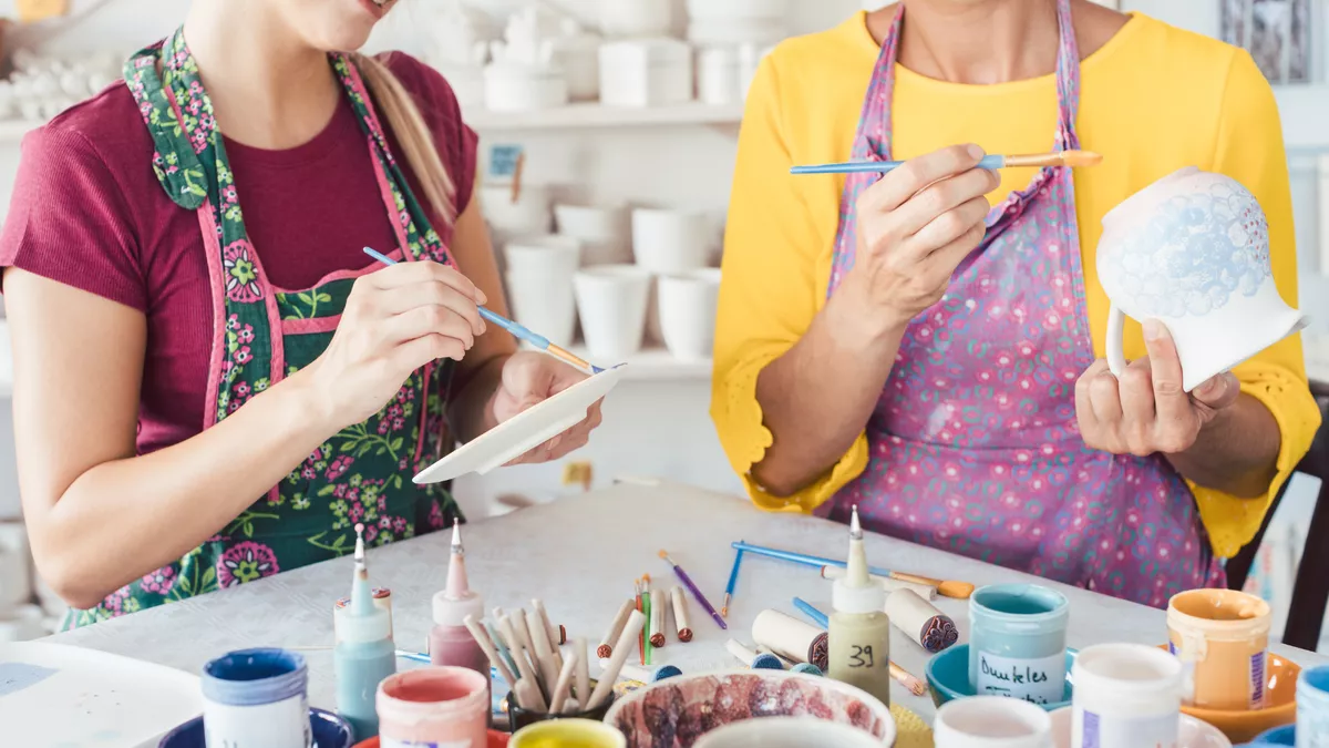 Glasmaler bei der Arbeit