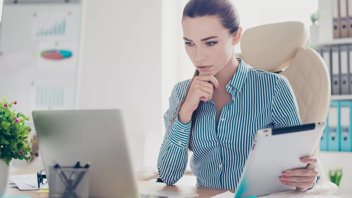 Bachelor of Arts BWL - Bank bei der Arbeit.