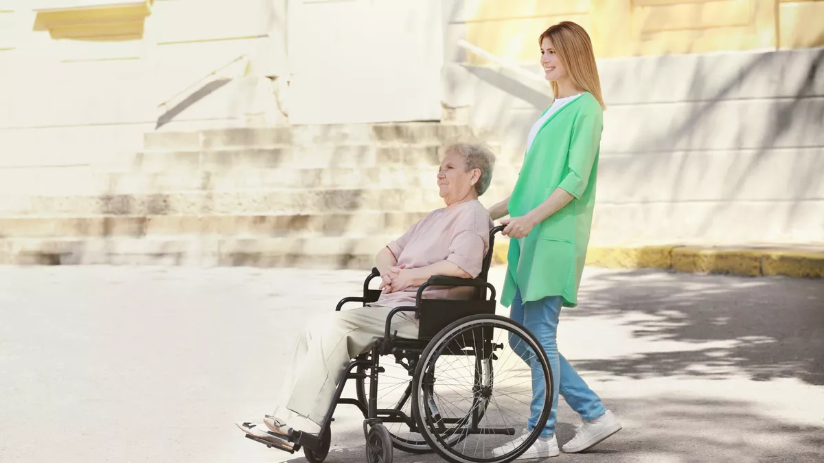 Alltagsbetreuer bei der Arbeit.