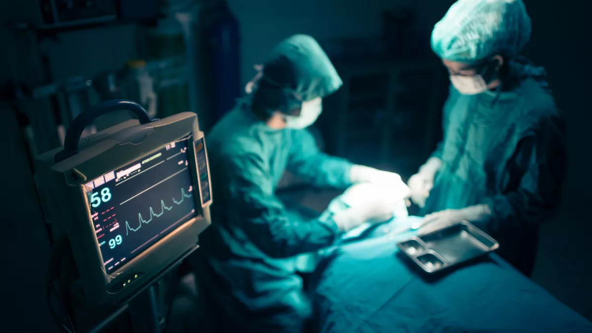 Anästhesietechnische Assistenten bei der Arbeit.