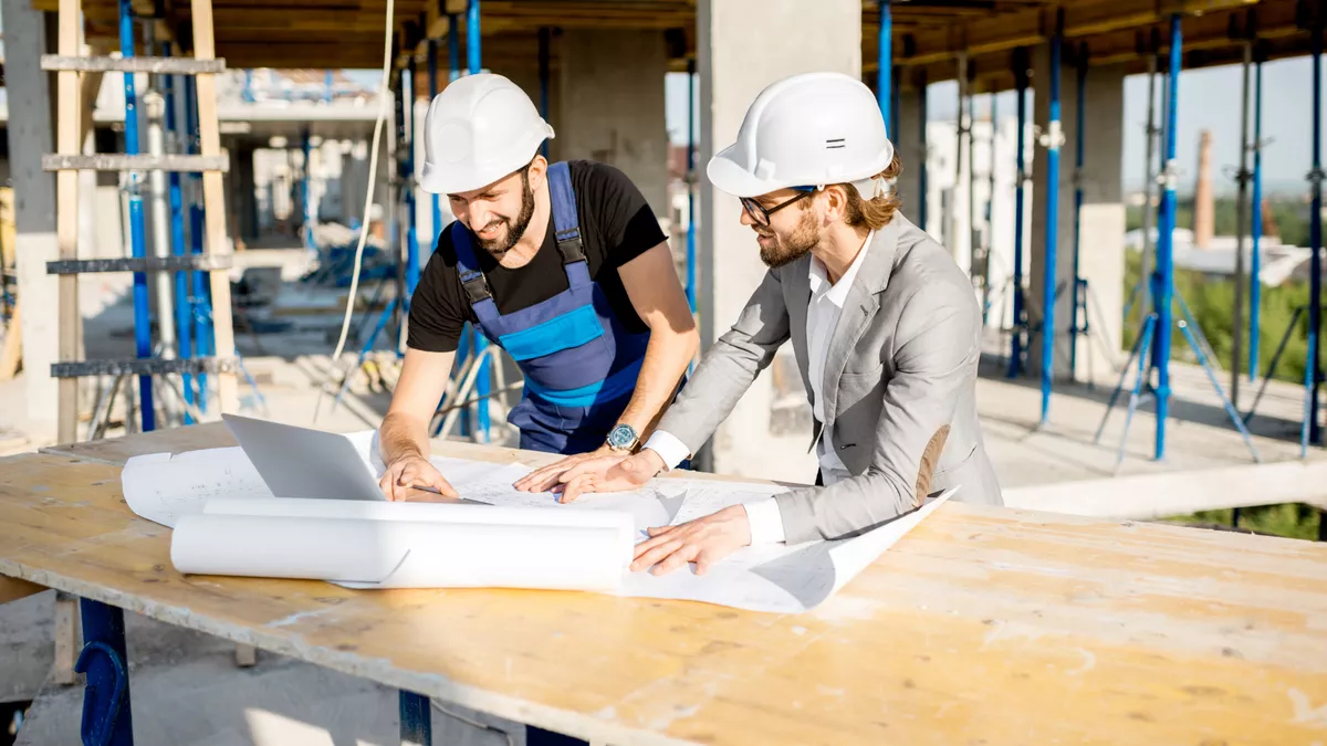 Bachelor of Engineering Bauwesen bei der Arbeit
