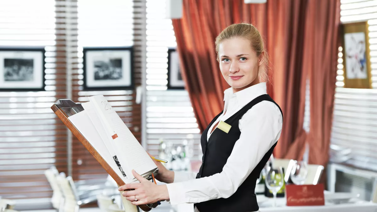 Gastronomiemanagerin bei der Arbeit