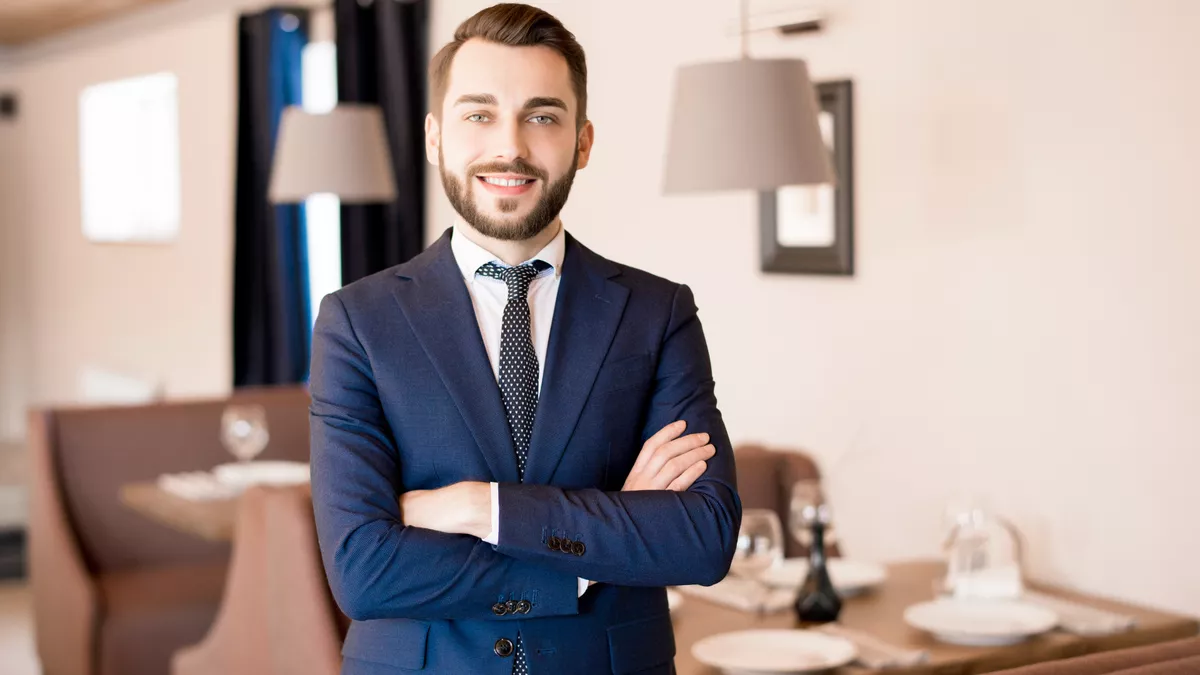 Fachwirt im Gastgewerbe bei der Arbeit