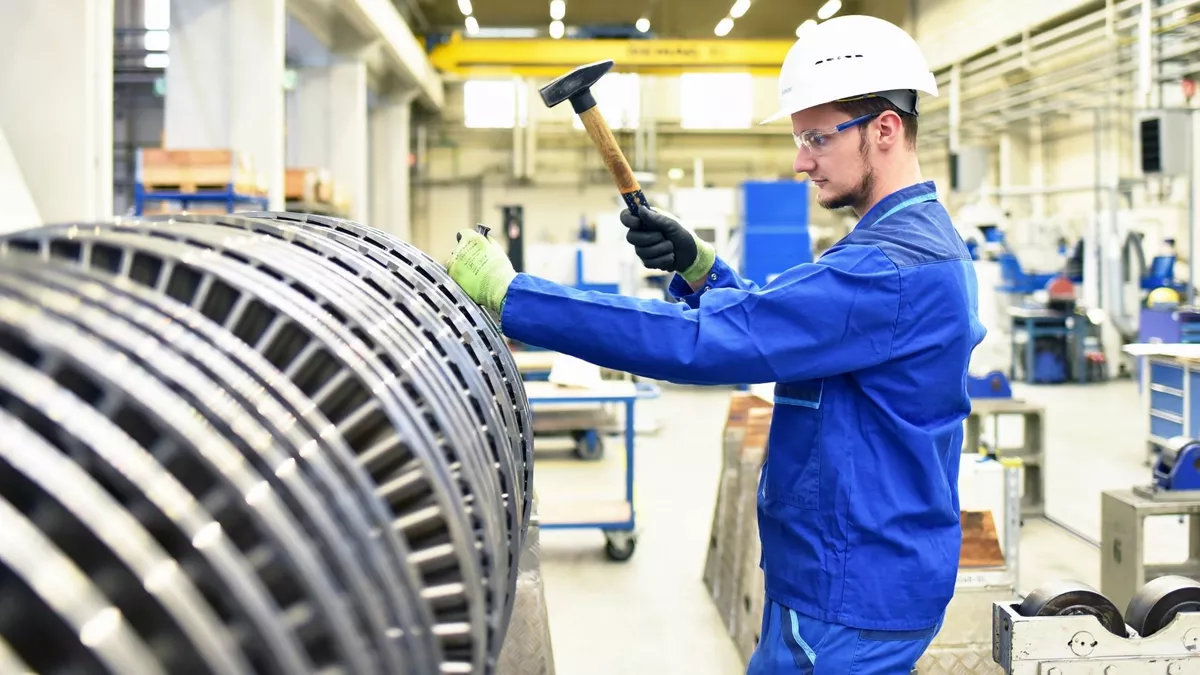 Behälter- und Apparatebauer fertigen z.B. Turbinengehäuse an