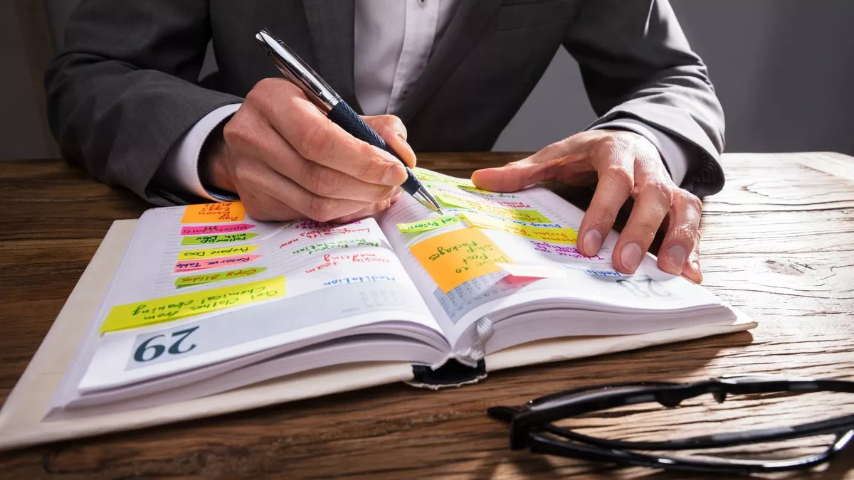 Betriebswirt für Messe-, Kongress- und Event-Management bei der Arbeit