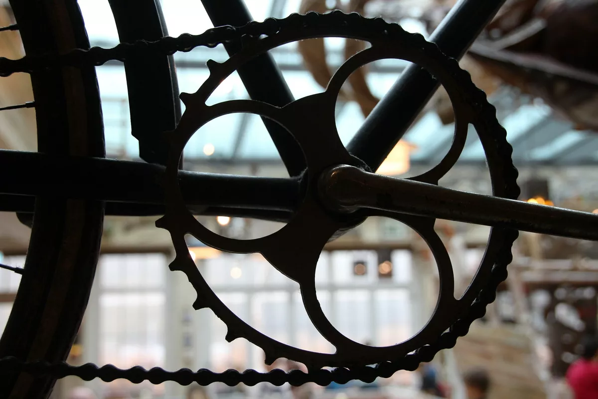 Reparatur und Instandhaltung von Fahrrädern und Kleinmotorräder.