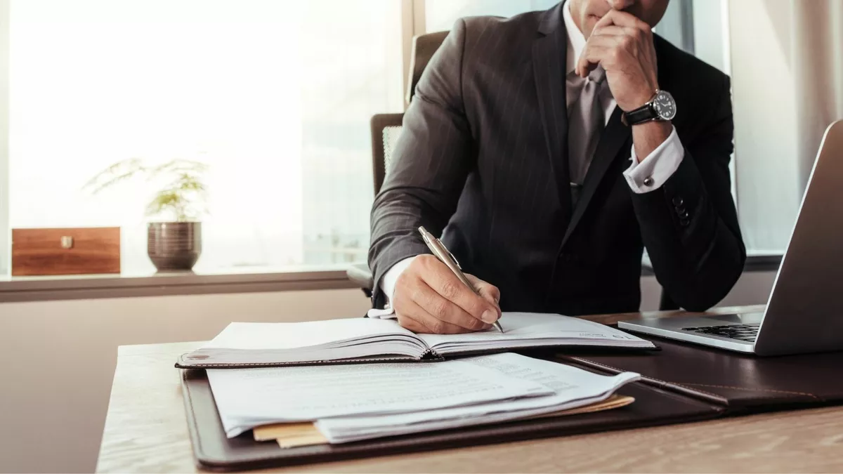 Beamte des mittleren nichttechnischen Dienstes übernehmen unterschiedliche Verwaltungsaufgaben