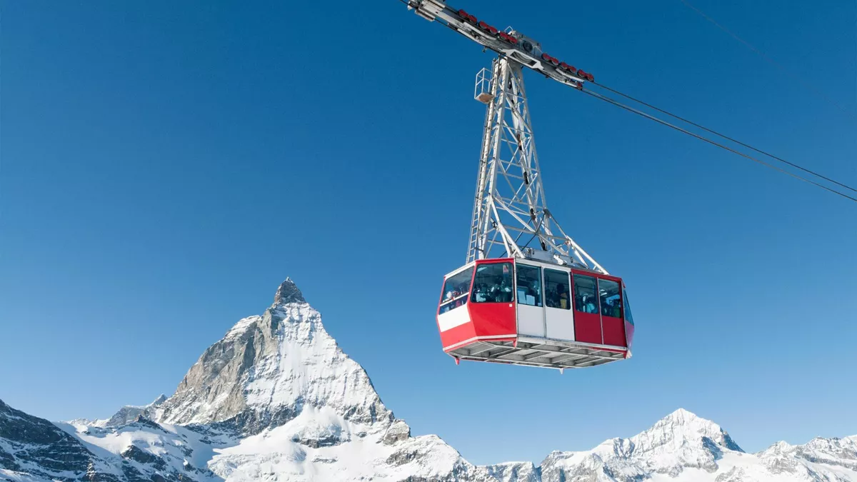 Seilbahn-Mechatroniker sorgen für einen sicheren Seilbahnbetrieb.