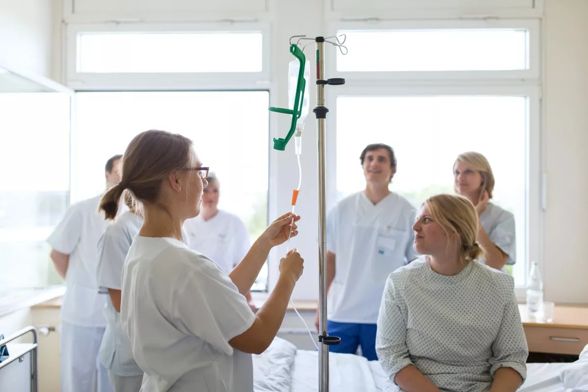 UKSH Akademie Pflegestudiengang - Krankenpflegehelfer/-innen