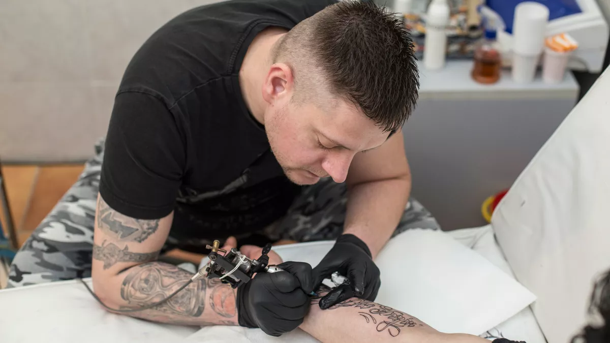 Tätowierer sind sehr kreativ.