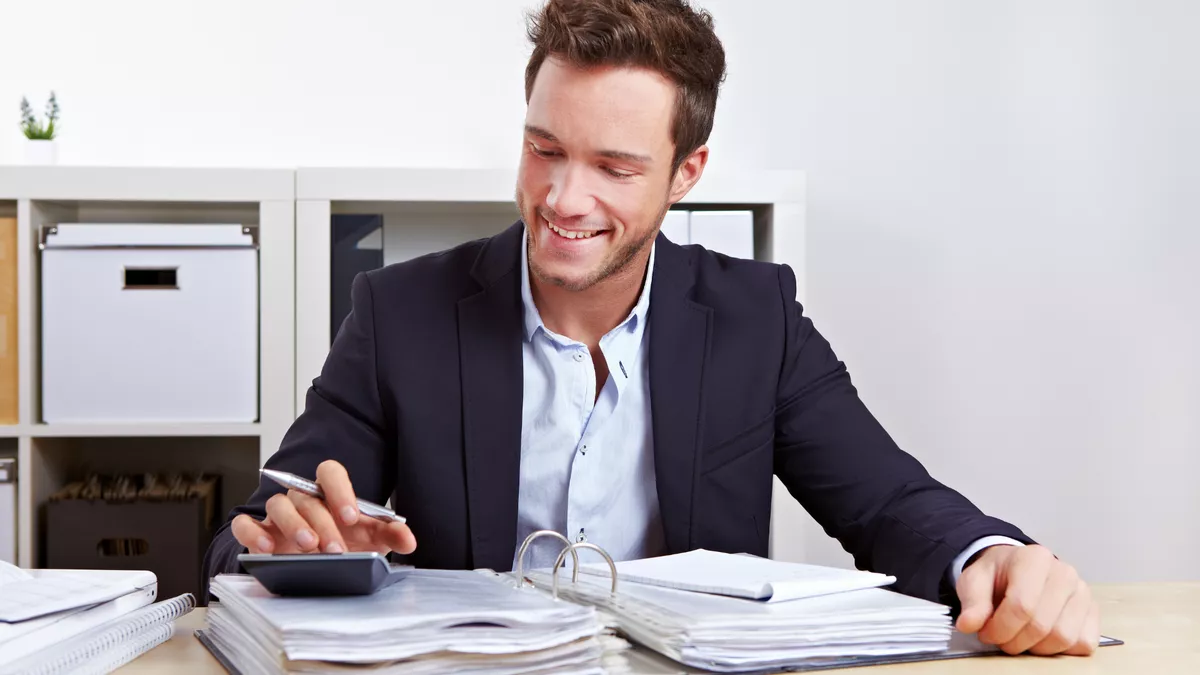 Steuerberater bei der Arbeit.