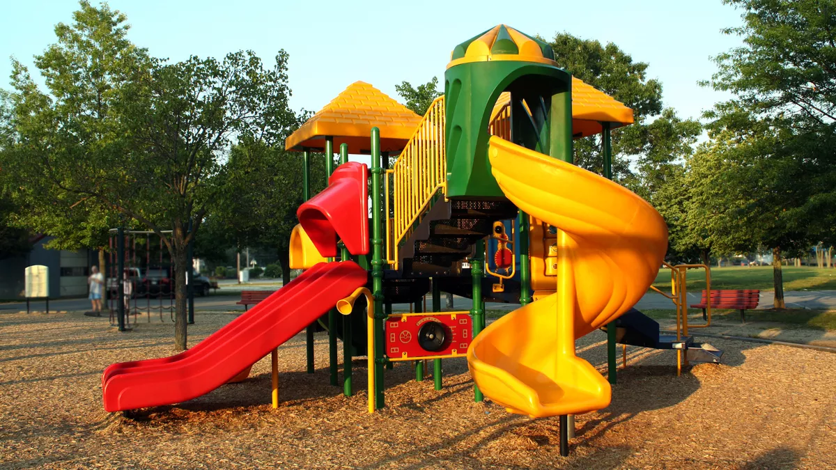 Spielgerätehersteller werden.