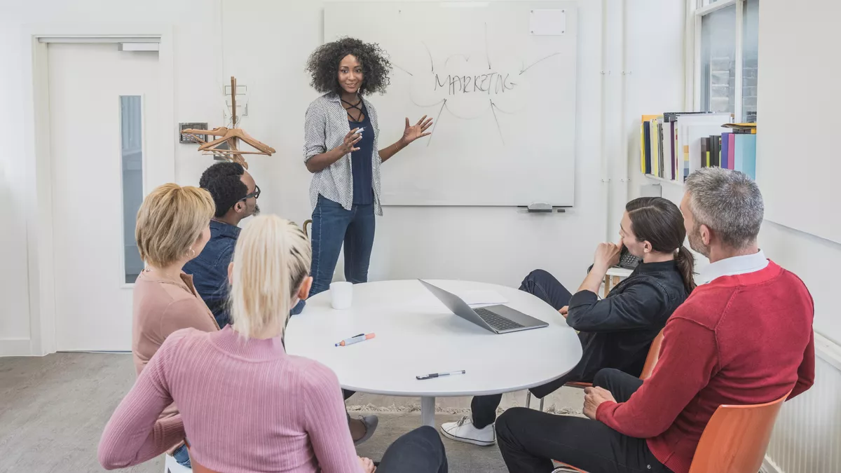 Marketingmanager bei der Arbeit
