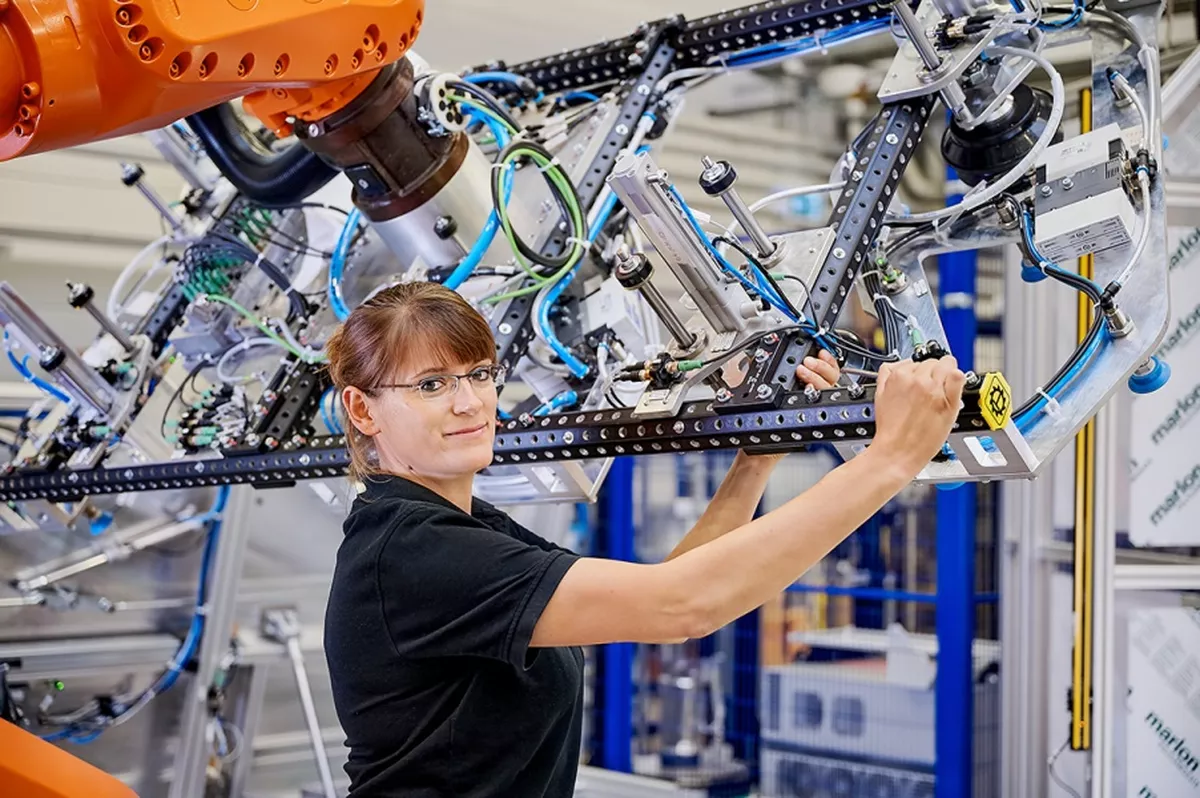 Ausbildung zum Mechatronikerin (m/w/d)