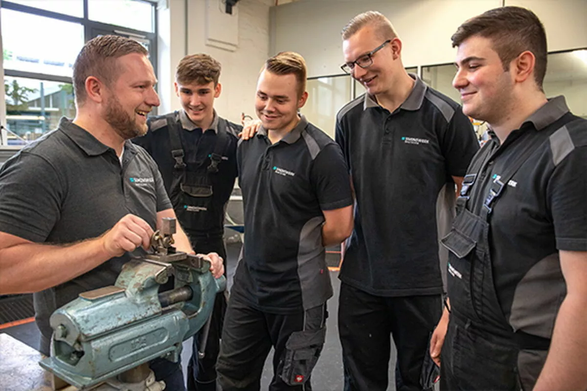 Die gewerblich-technische Ausbildung bei der SIMONSWERK GROUP ist außergewöhnlich breit gefächert und bietet Dir viele Möglichkeiten, Dein handwerkliches Geschick einzubringen.