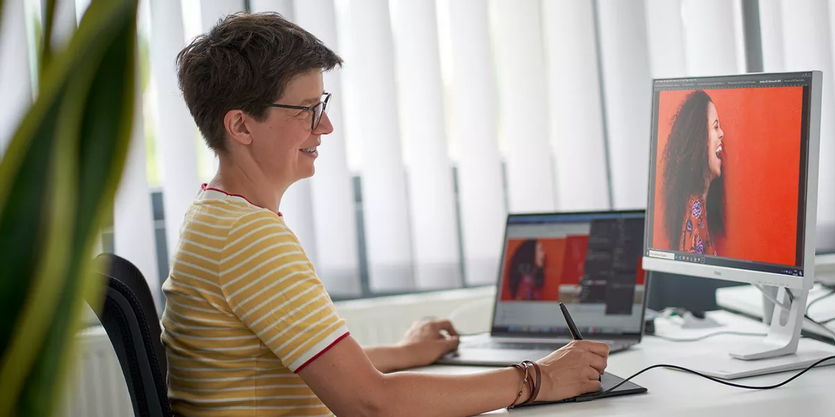 Foto Mitarbeiterin wbv Media