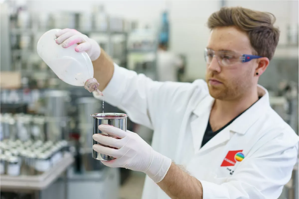 Lacklaboranten entwickeln Produkte